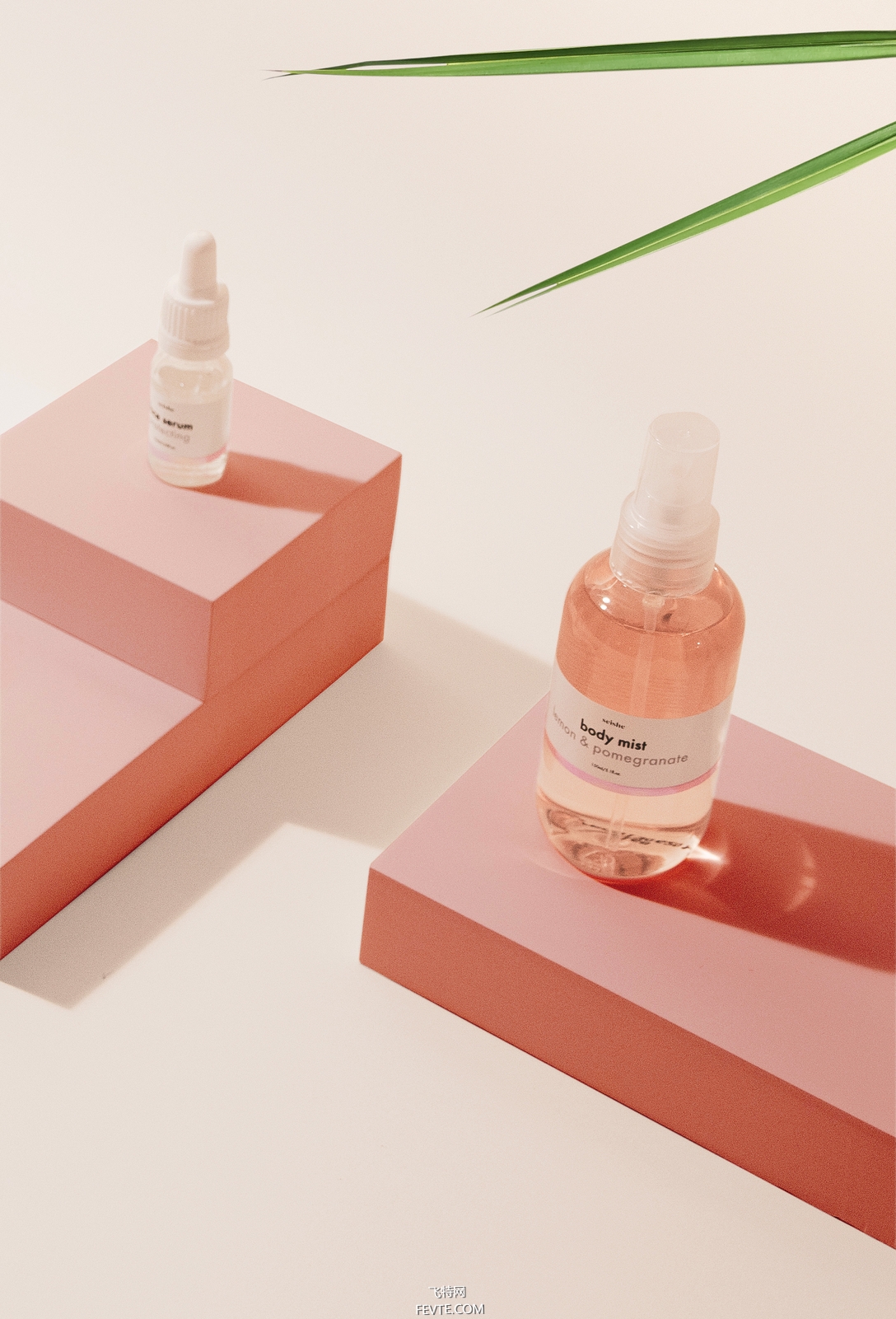 上?；瘖y品包裝瓶廠家談包裝設(shè)計(jì)中的扁平化設(shè)計(jì)理念應(yīng)用研究