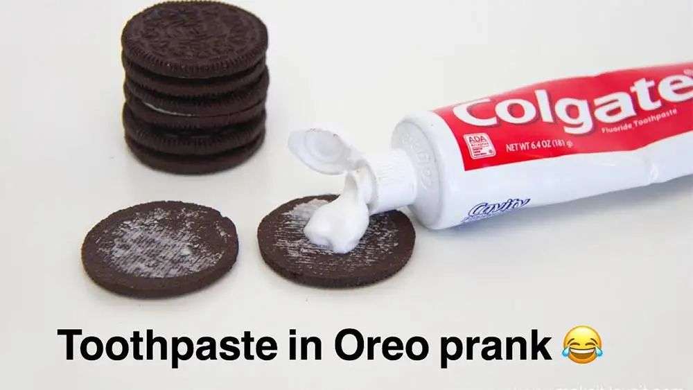 再也不用「擠牙膏」，高露潔換上的「潤滑劑」包裝，讓牙膏從此一滴不剩