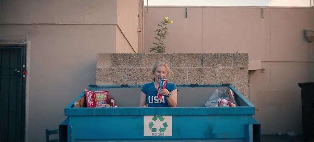 再也不用「擠牙膏」，高露潔換上的「潤滑劑」包裝，讓牙膏從此一滴不剩