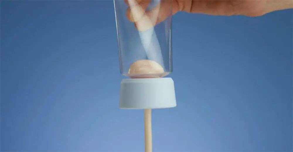 再也不用「擠牙膏」，高露潔換上的「潤滑劑」包裝，讓牙膏從此一滴不剩